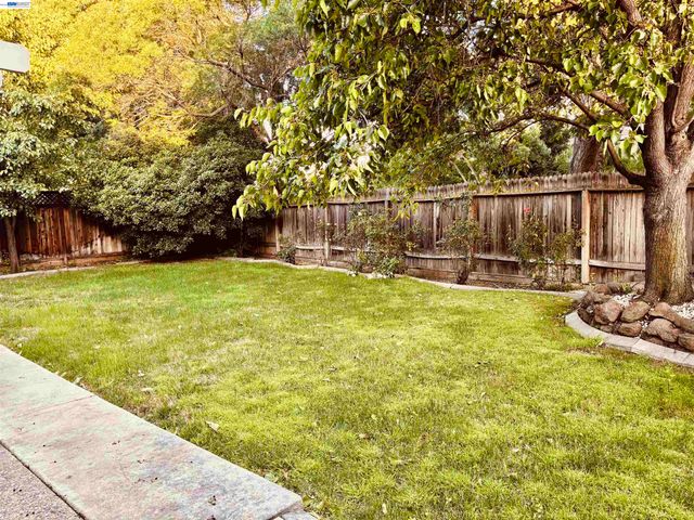 2126 Shenandoah Drive, Tracy, CA 95377