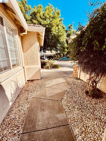 2126 Shenandoah Drive, Tracy, CA 95377