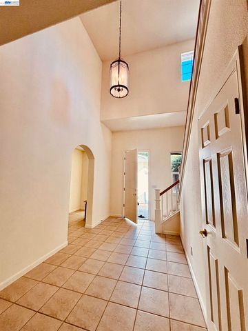 2126 Shenandoah Drive, Tracy, CA 95377