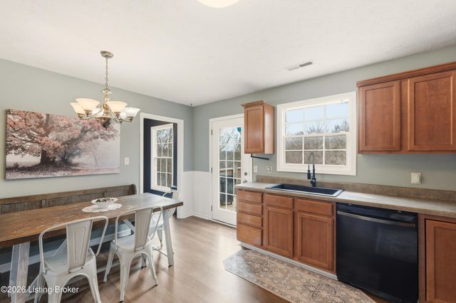 272 Frontier Ave, Taylorsville, KY 40071