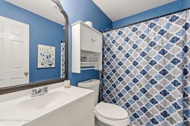 272 Frontier Ave, Taylorsville, KY 40071