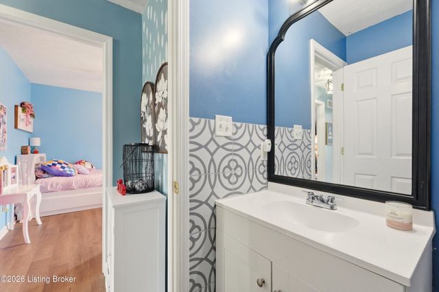 272 Frontier Ave, Taylorsville, KY 40071