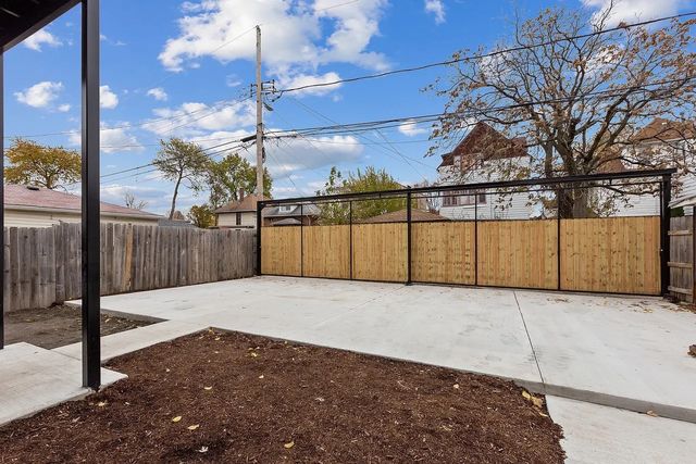 5955 W Superior Street, Chicago, IL 60644