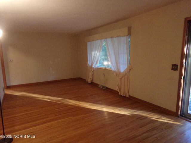 313 E State Line Road, Toledo, OH 43612