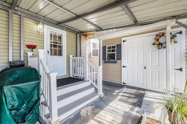 15 E Lane, Coventry, RI 02816