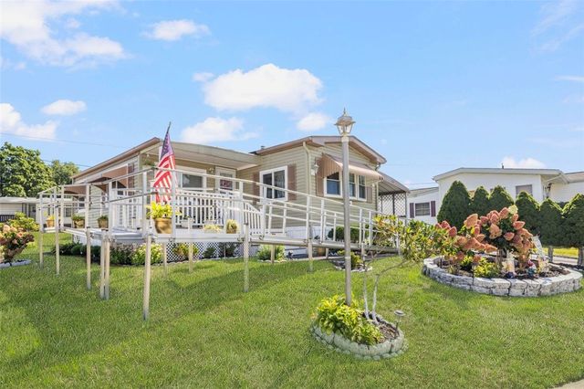 15 E Lane, Coventry, RI 02816