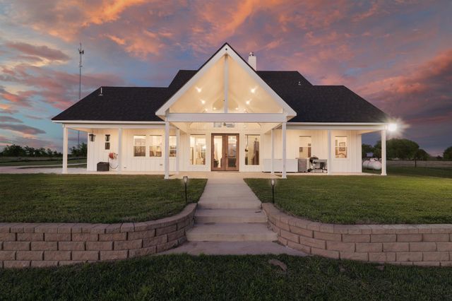 211 Knust Circle, Gholson, TX 76705