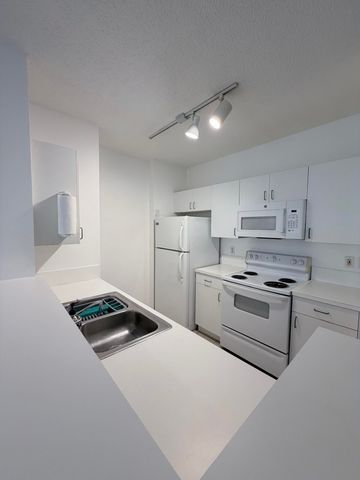 630 S SAPODILLA Avenue 323, West Palm Beach, FL 33401
