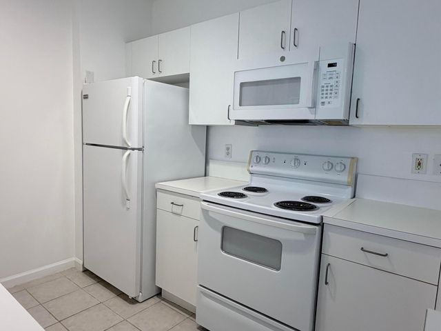 630 S SAPODILLA Avenue 323, West Palm Beach, FL 33401