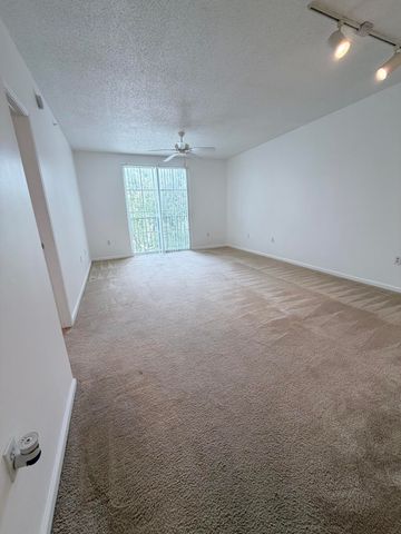 630 S SAPODILLA Avenue 323, West Palm Beach, FL 33401