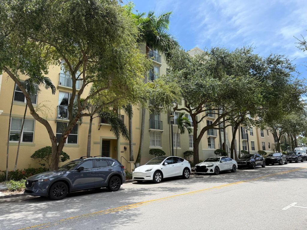 630 S SAPODILLA Avenue 323, West Palm Beach, FL 33401