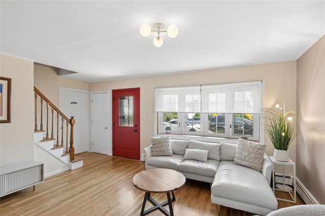 10 Audrey Avenue, Plainview, NY 11803