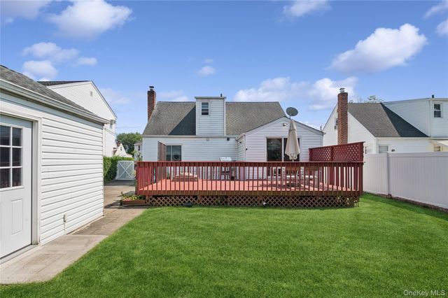 10 Audrey Avenue, Plainview, NY 11803