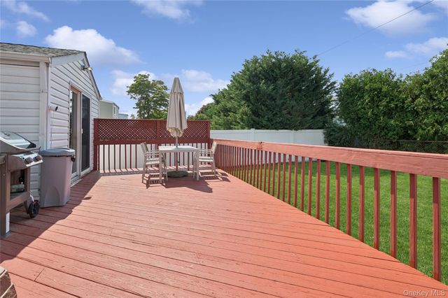 10 Audrey Avenue, Plainview, NY 11803