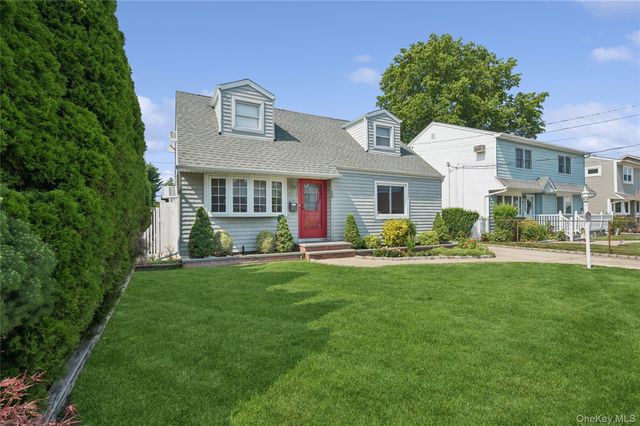10 Audrey Avenue, Plainview, NY 11803