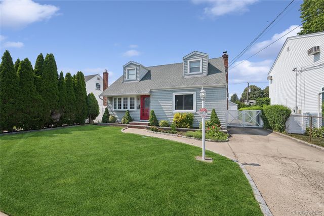 10 Audrey Avenue, Plainview, NY 11803