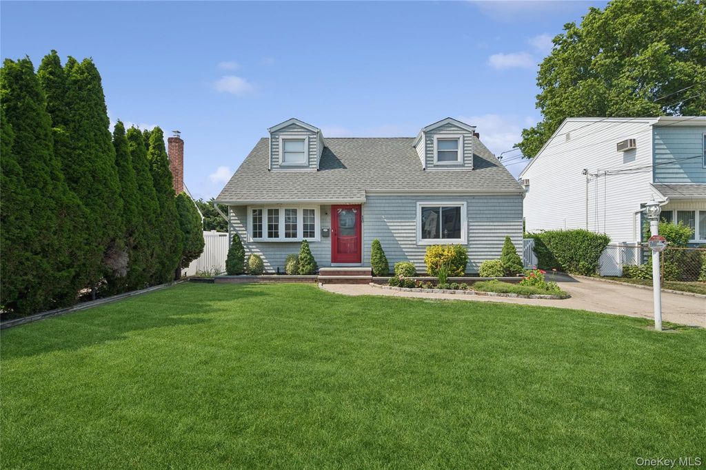 10 Audrey Avenue, Plainview, NY 11803