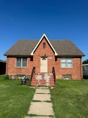 941 Sheridan St, Salina, KS 67401