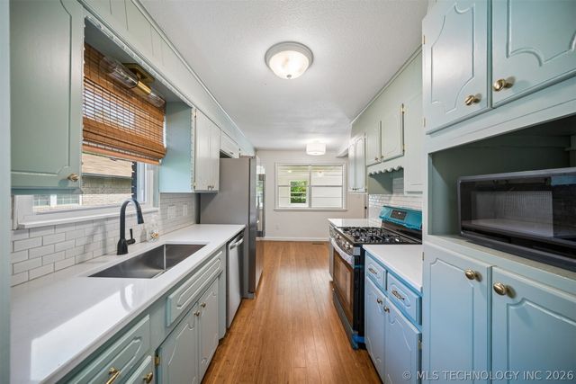 107 W 18th Street, Owasso, OK 74055