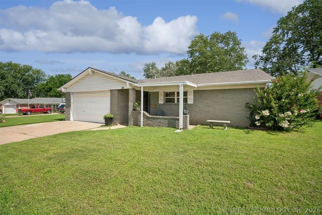 107 W 18th Street, Owasso, OK 74055