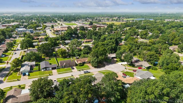 107 W 18th Street, Owasso, OK 74055