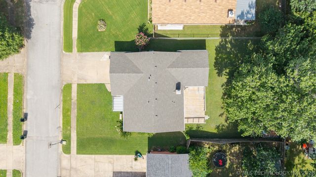 107 W 18th Street, Owasso, OK 74055