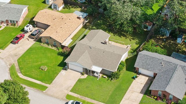 107 W 18th Street, Owasso, OK 74055