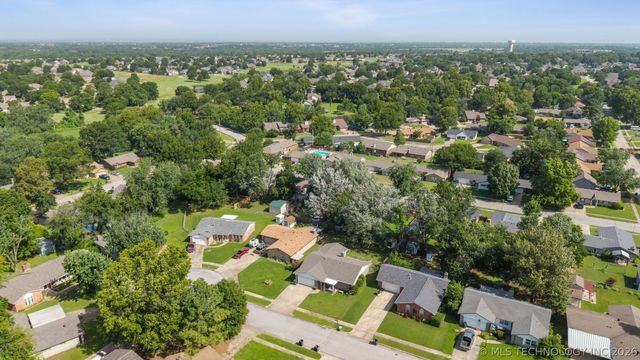 107 W 18th Street, Owasso, OK 74055