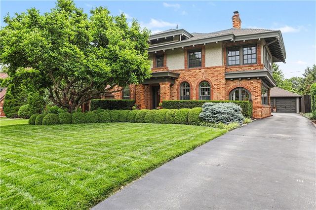 7225 Ward Parkway, Kansas City, MO 64114