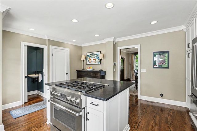 7225 Ward Parkway, Kansas City, MO 64114