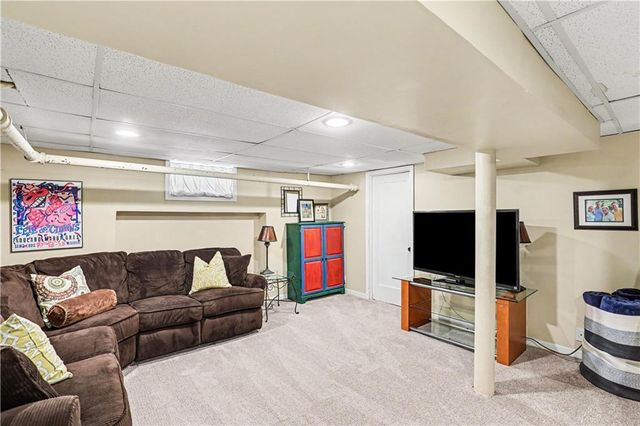 7225 Ward Parkway, Kansas City, MO 64114