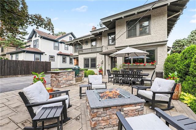 7225 Ward Parkway, Kansas City, MO 64114