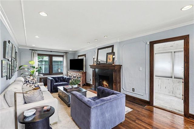 7225 Ward Parkway, Kansas City, MO 64114