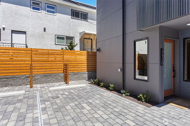 4430 Dayton Avenue N, Seattle, WA 98103