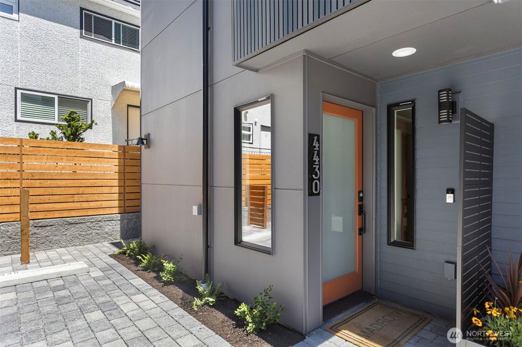 4430 Dayton Avenue N, Seattle, WA 98103