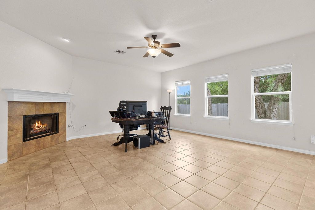 900 Brighton PL, Round Rock, TX 78665