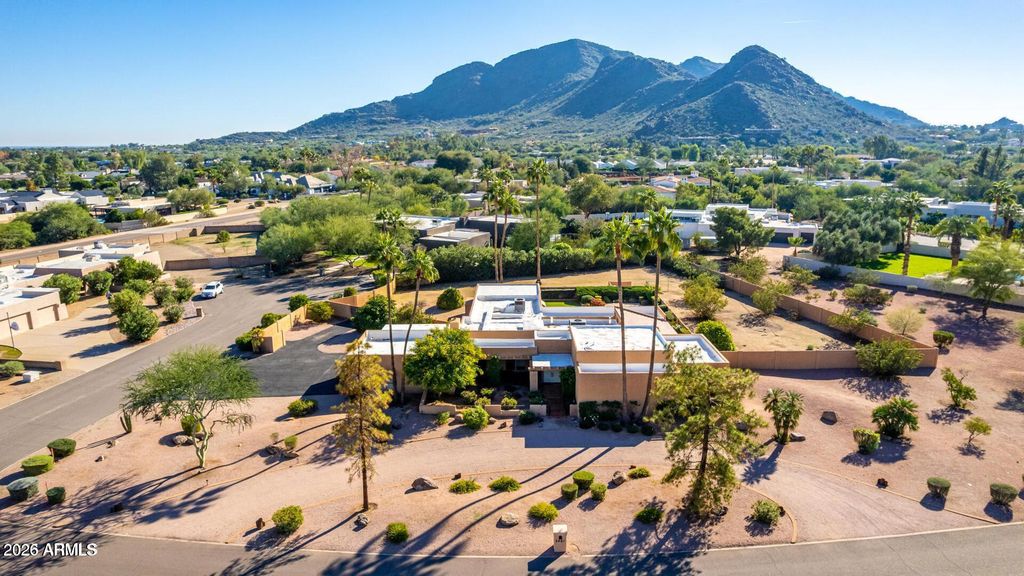 Image 1 of property listing at 5461 E VIA BUENA Vista, Paradise Valley, AZ 85253