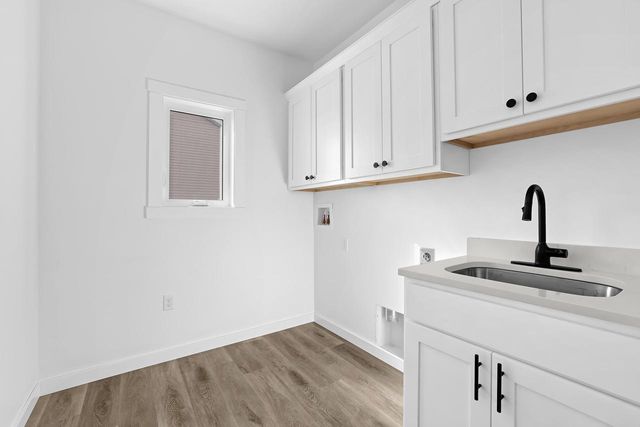 827 Clark LANE, Holmen, WI 54636