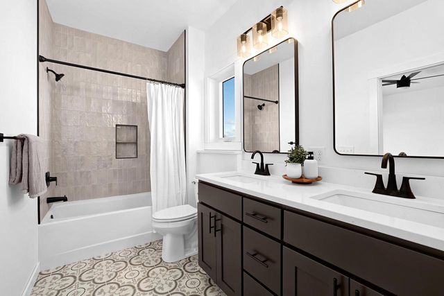 827 Clark LANE, Holmen, WI 54636