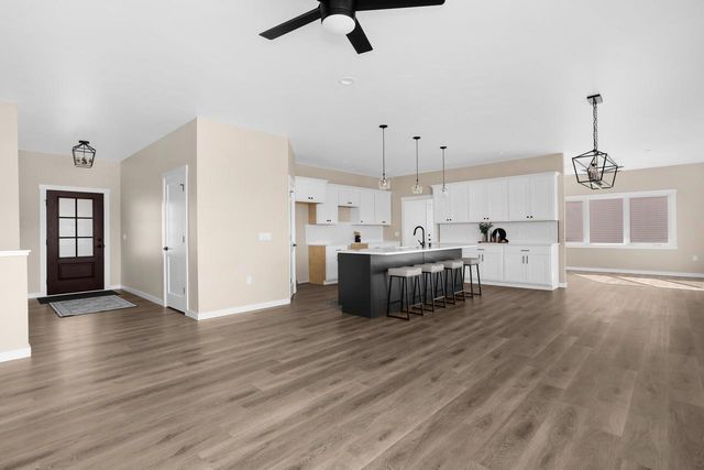 827 Clark LANE, Holmen, WI 54636