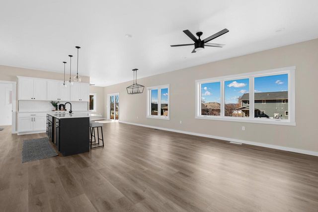 827 Clark LANE, Holmen, WI 54636