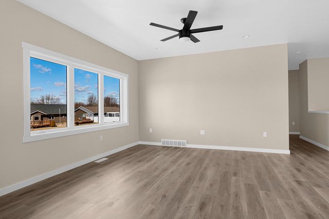 827 Clark LANE, Holmen, WI 54636