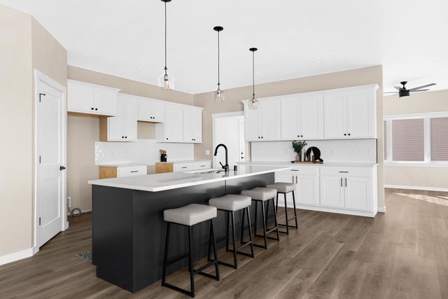 827 Clark LANE, Holmen, WI 54636