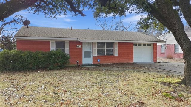 1302 Ann Arbor Drive, Corsicana, TX 75110