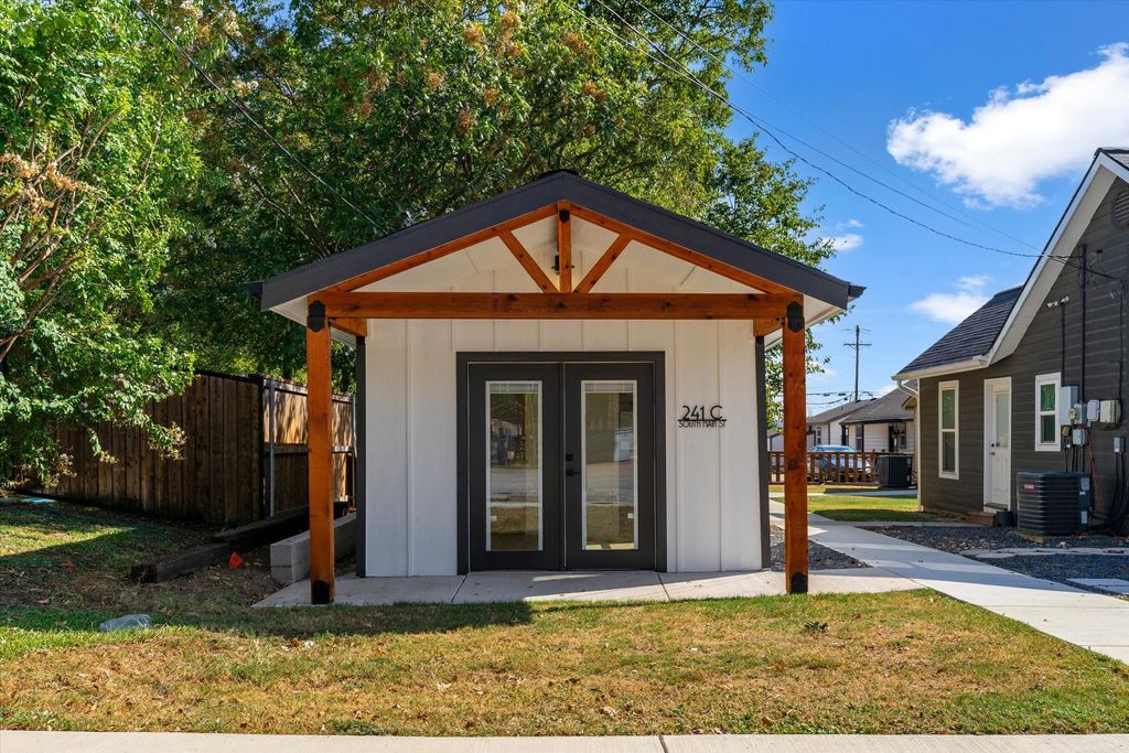 241C S Main Street, Keller, TX 76248 — exterior