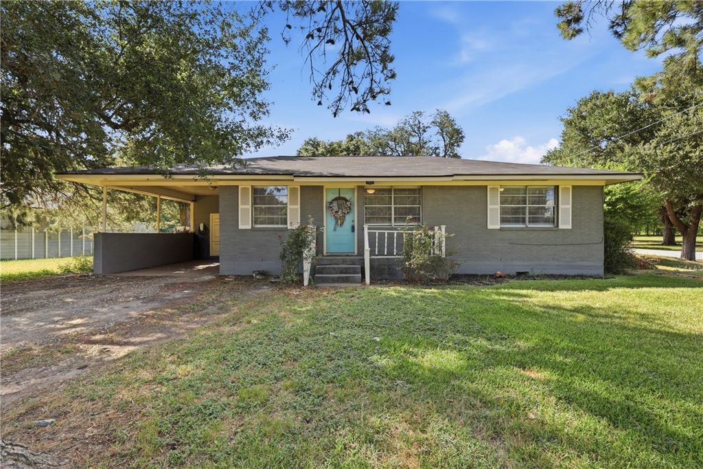 1425 East Collard Street, Madisonville, TX 77864 — exterior