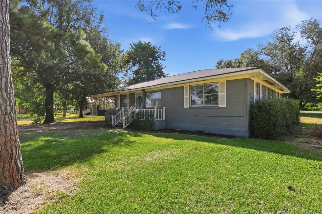 1425 East Collard Street, Madisonville, TX 77864 — photo 3