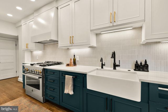 1654 HOBART ST NW, Washington, DC 20009