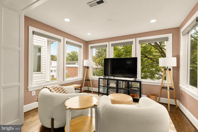 1654 HOBART ST NW, Washington, DC 20009