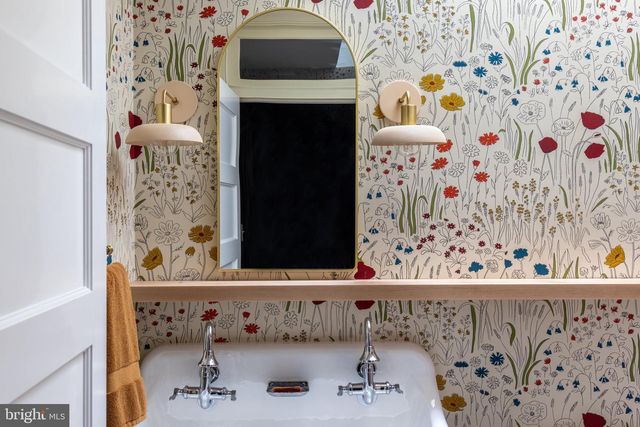 1654 HOBART ST NW, Washington, DC 20009